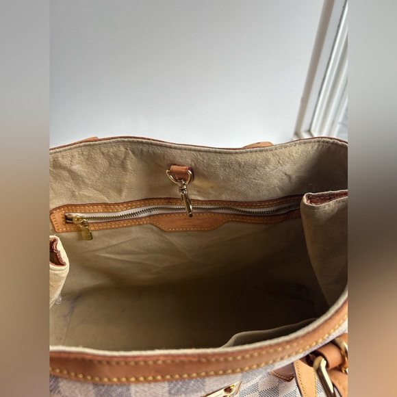AUTHENTIC !! Louis Vuitton tote. - Picture 6 of 16